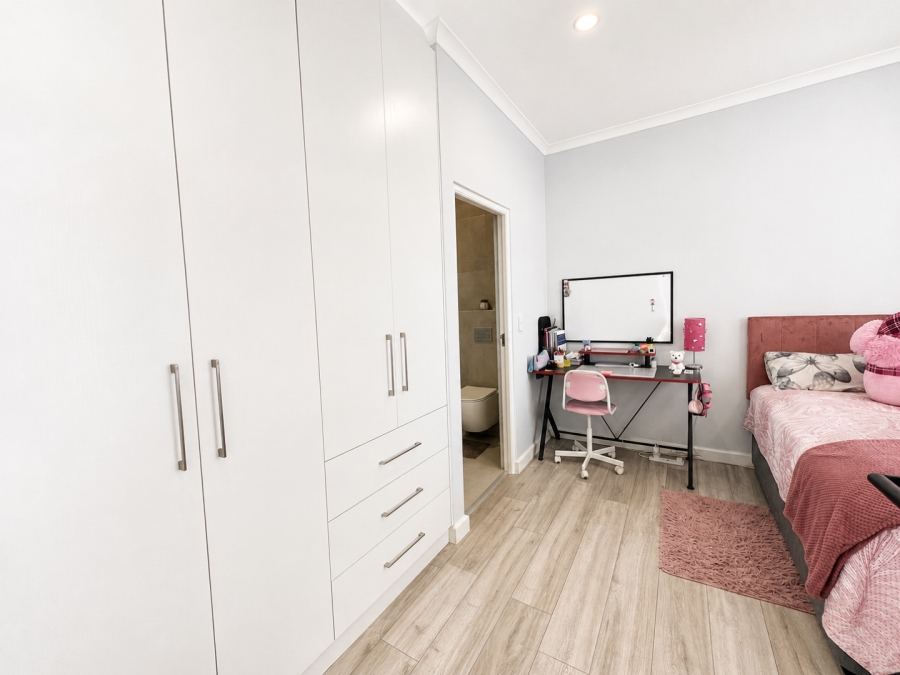 4 Bedroom Property for Sale in Sandown Western Cape